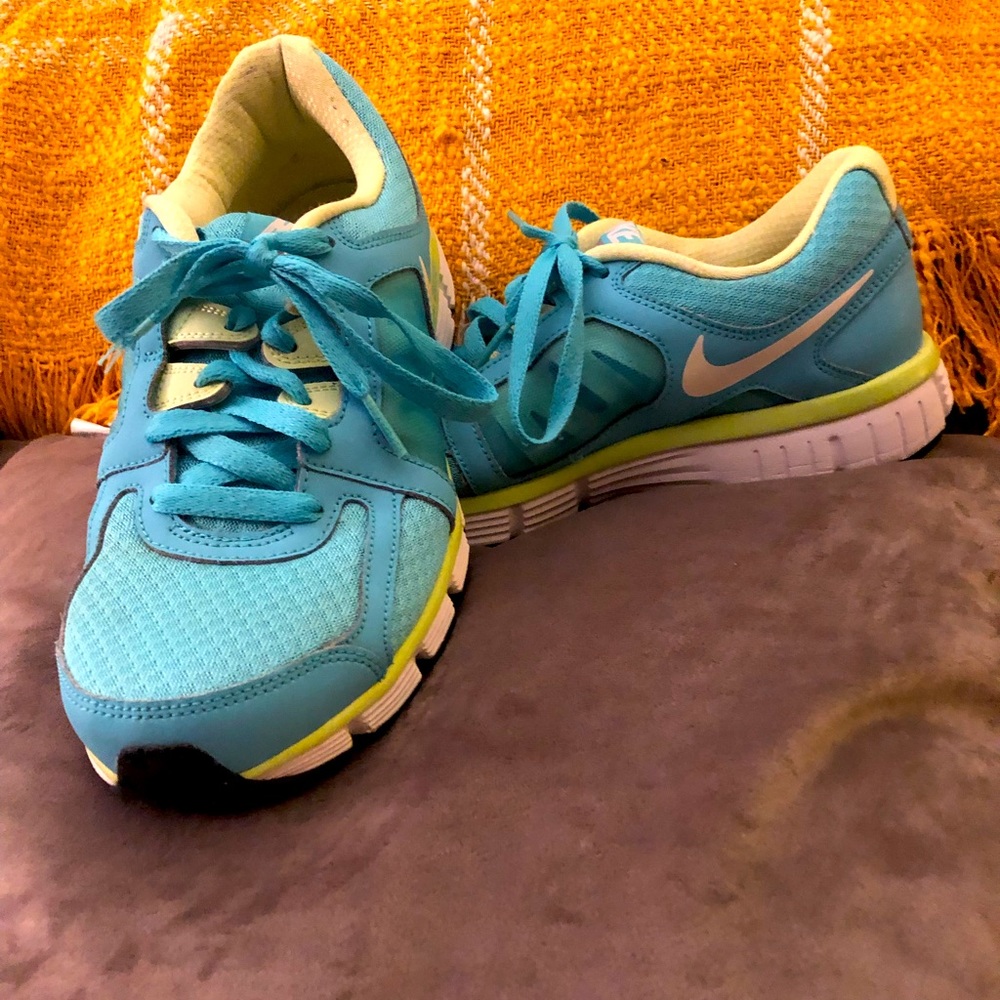 Nike Dual Fusion ST2 women’s size 9